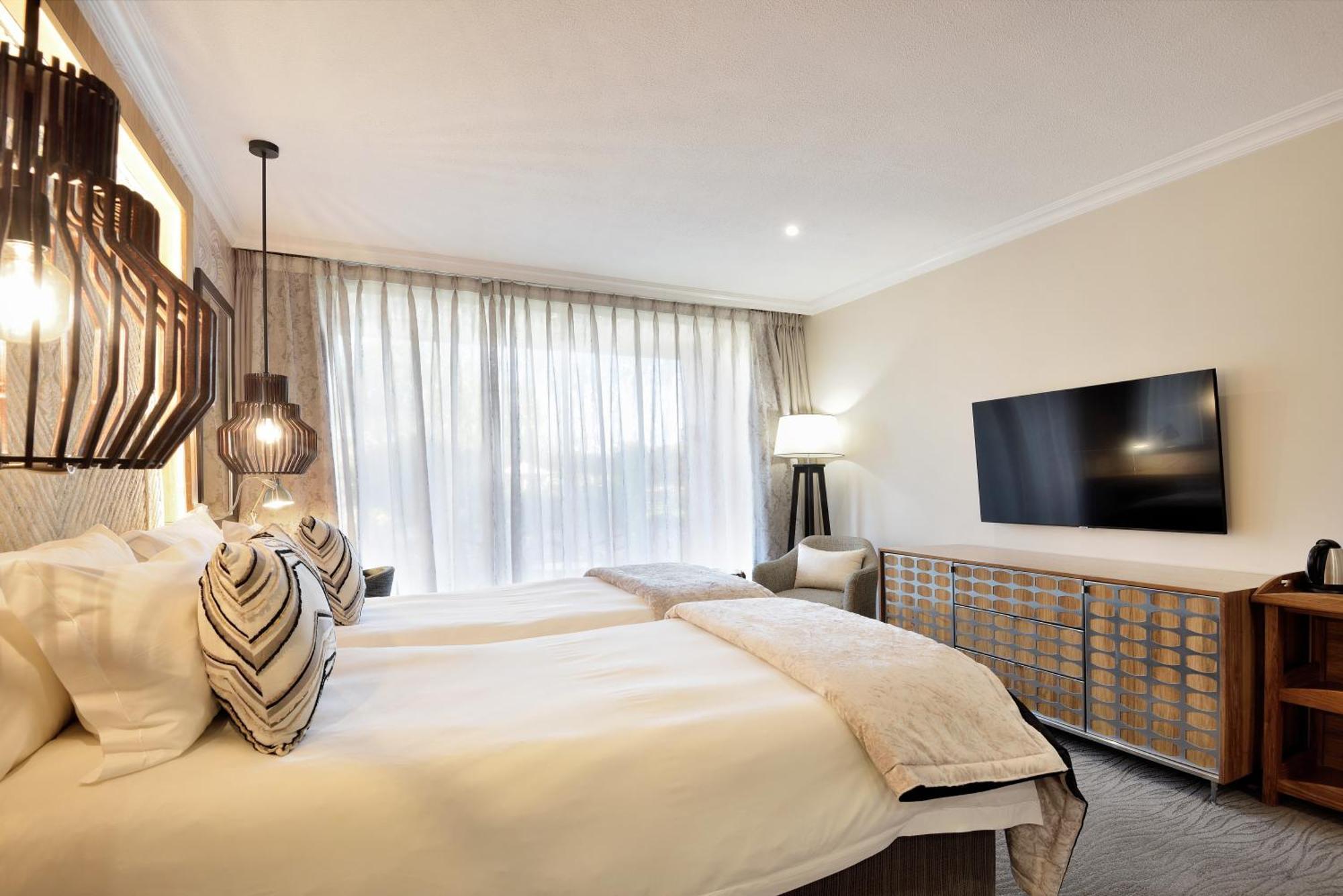 Windhoek Country Club Resort Екстериор снимка