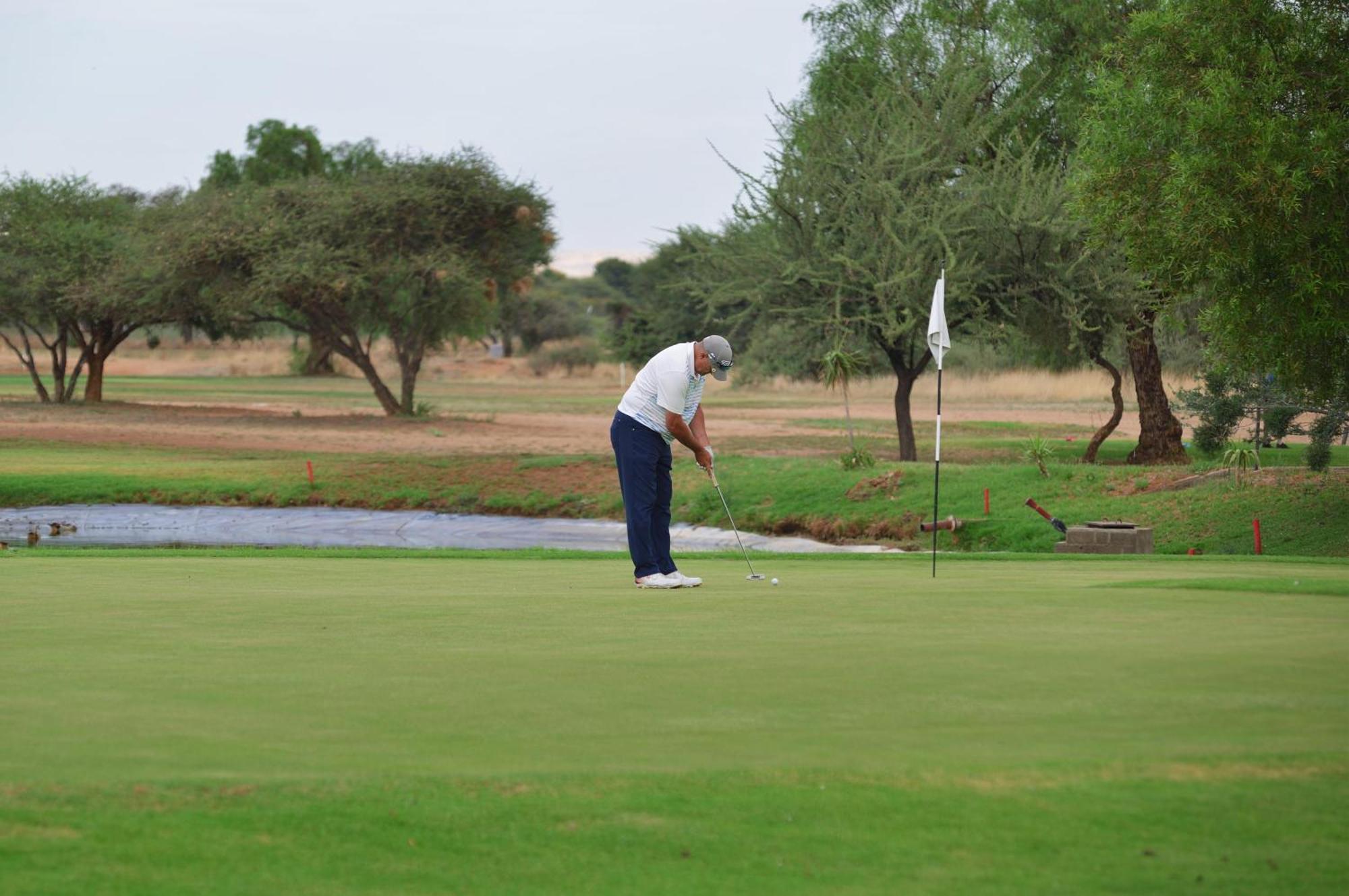 Windhoek Country Club Resort Екстериор снимка