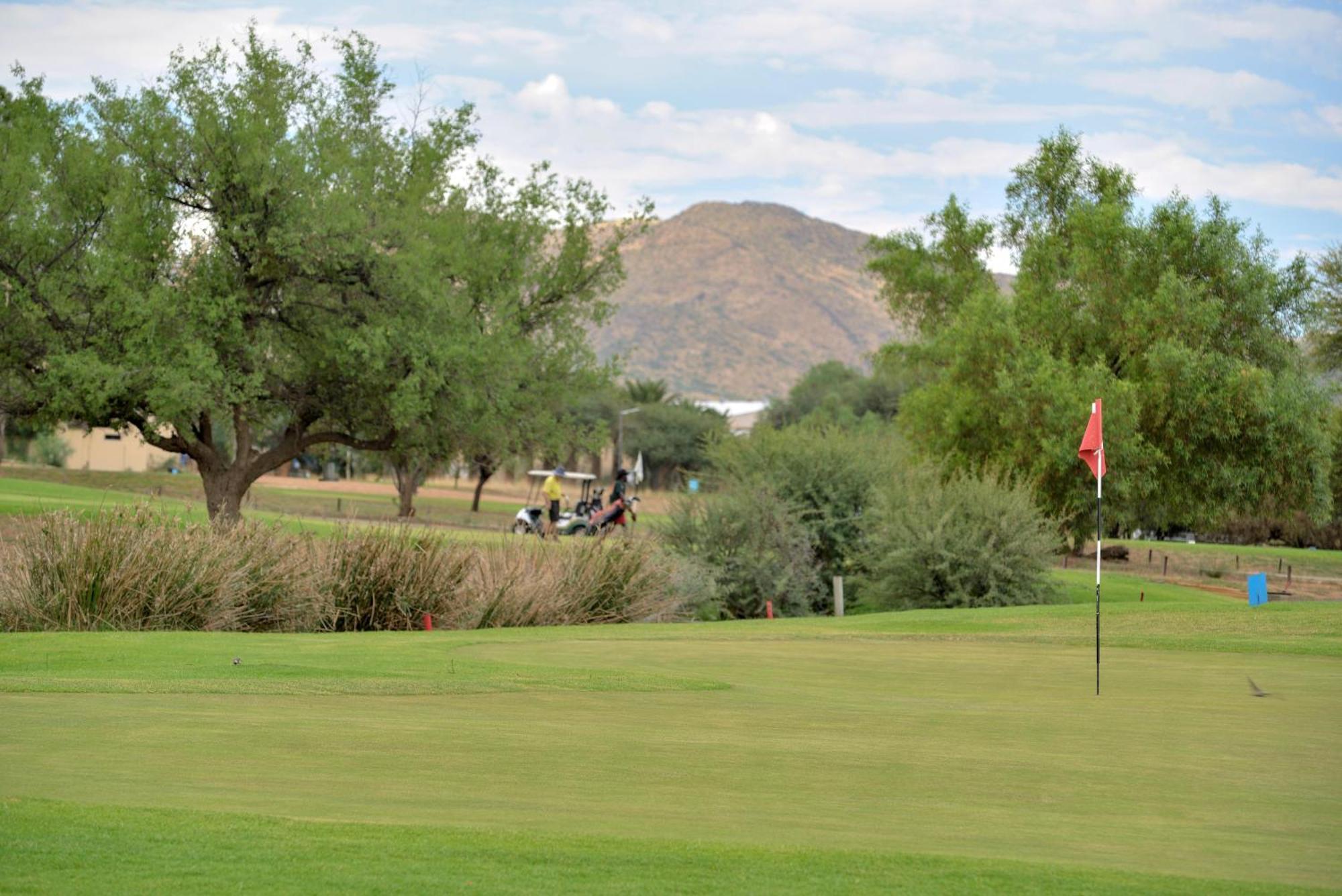 Windhoek Country Club Resort Екстериор снимка