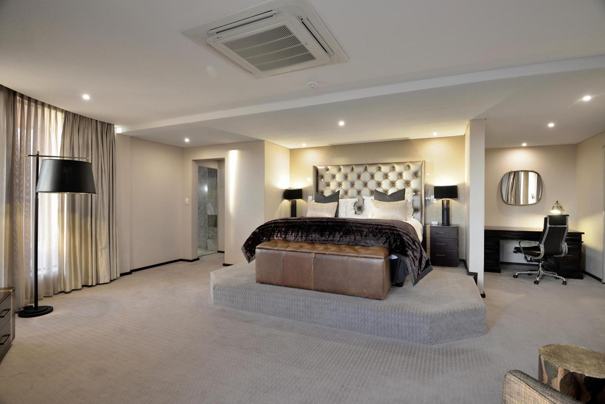Windhoek Country Club Resort Екстериор снимка