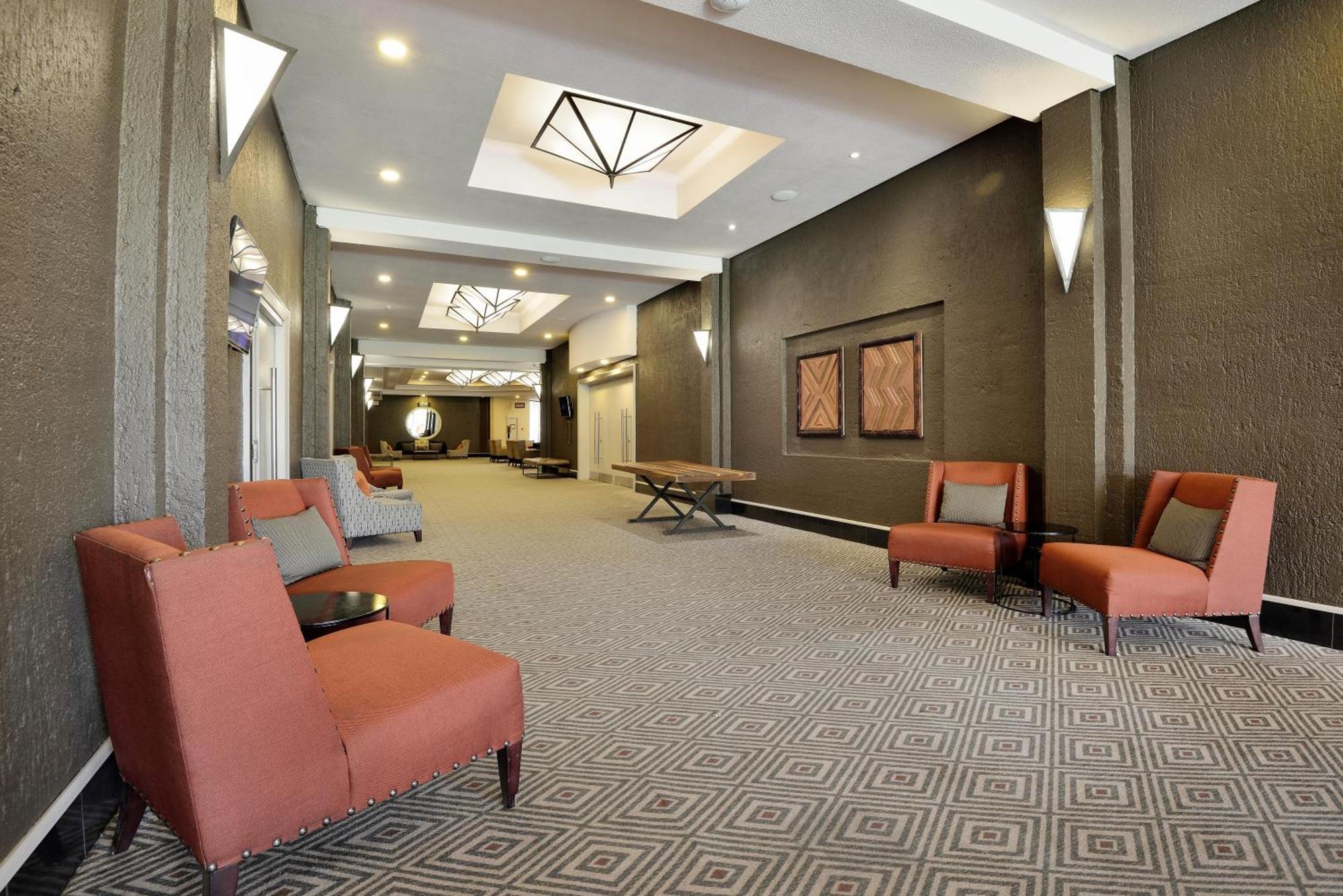 Windhoek Country Club Resort Екстериор снимка
