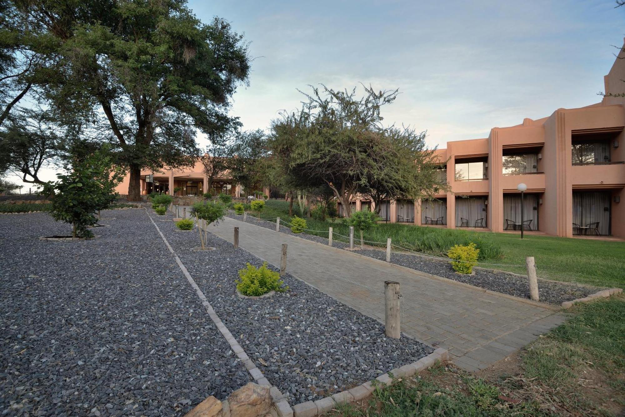 Windhoek Country Club Resort Екстериор снимка