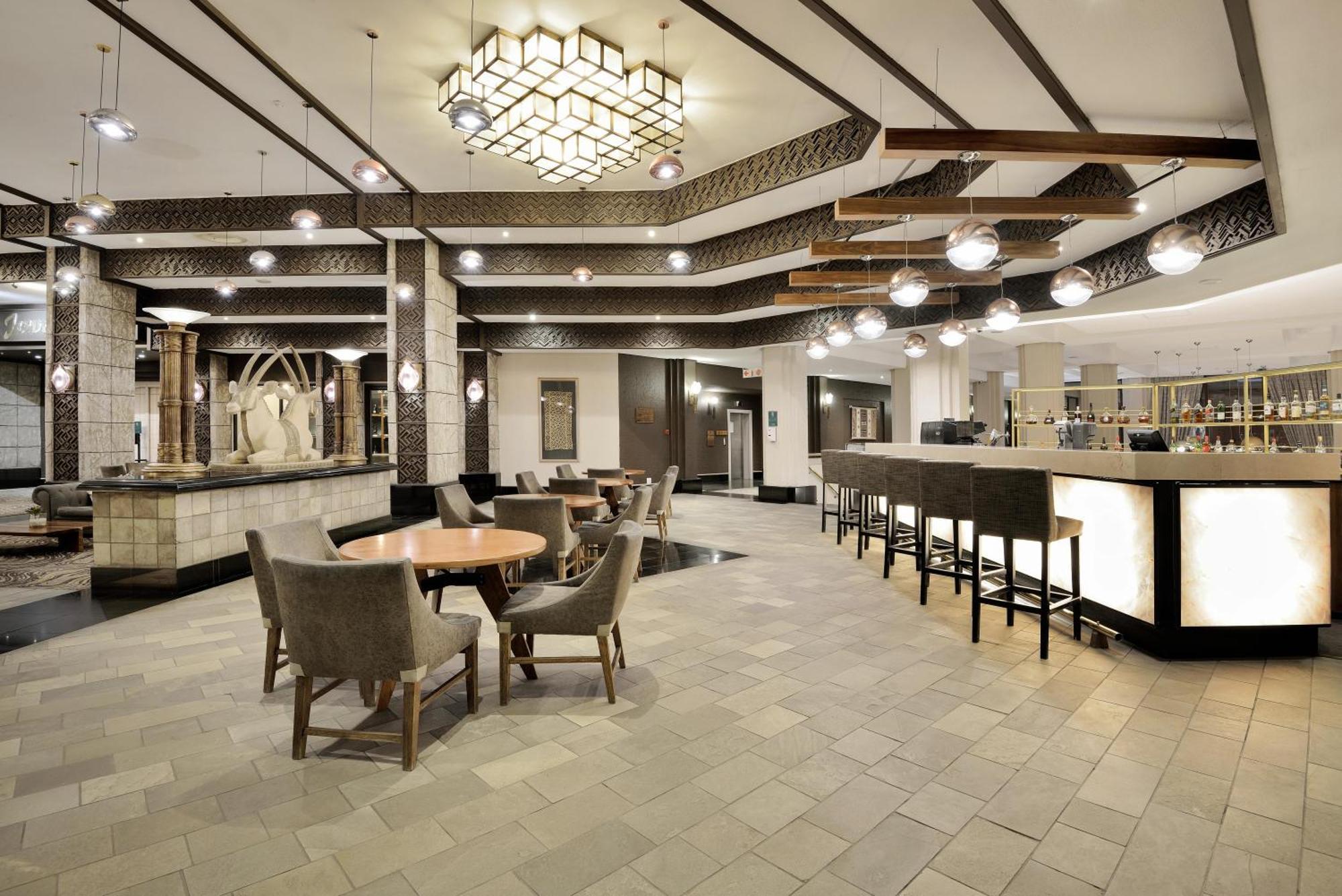 Windhoek Country Club Resort Екстериор снимка