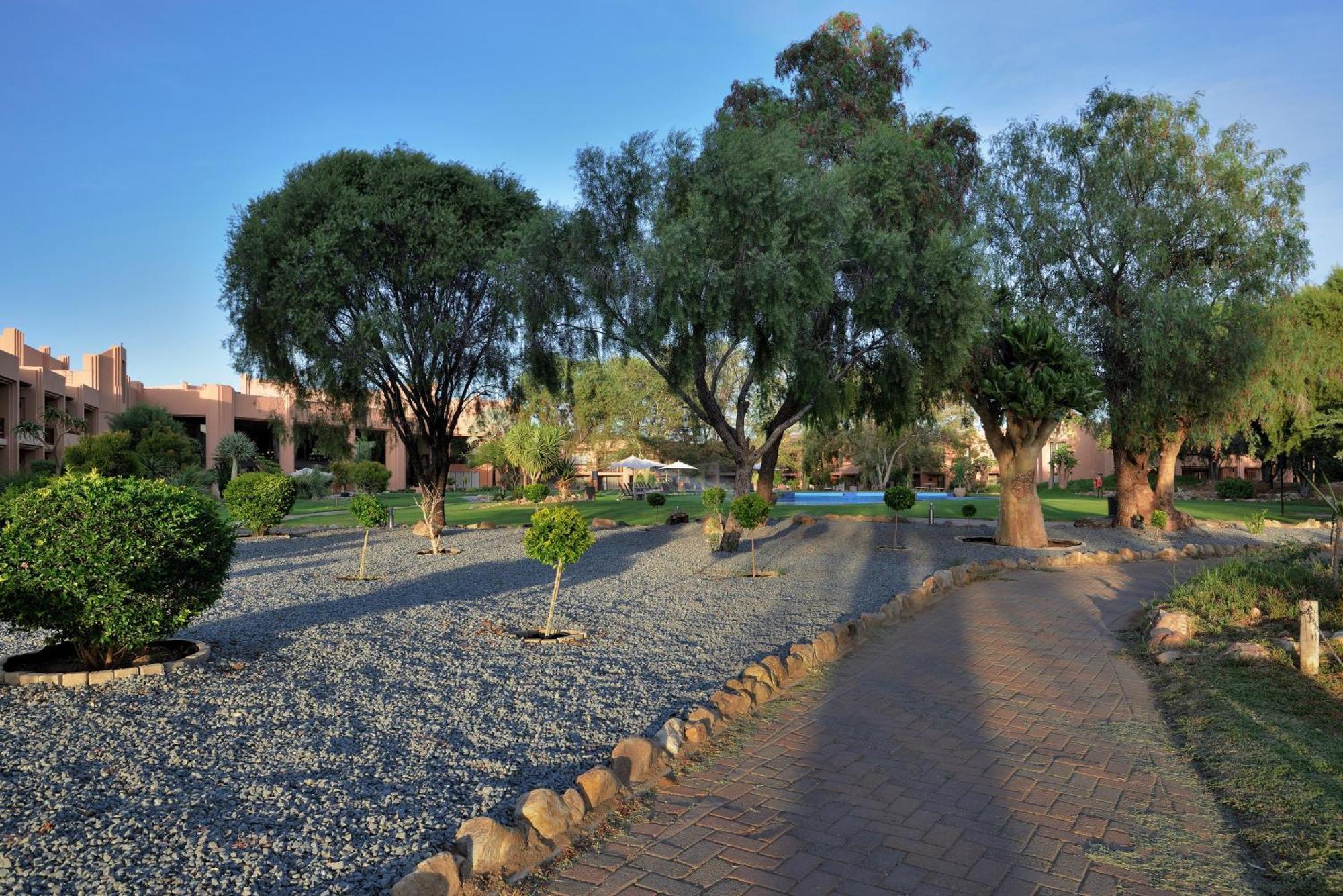 Windhoek Country Club Resort Екстериор снимка