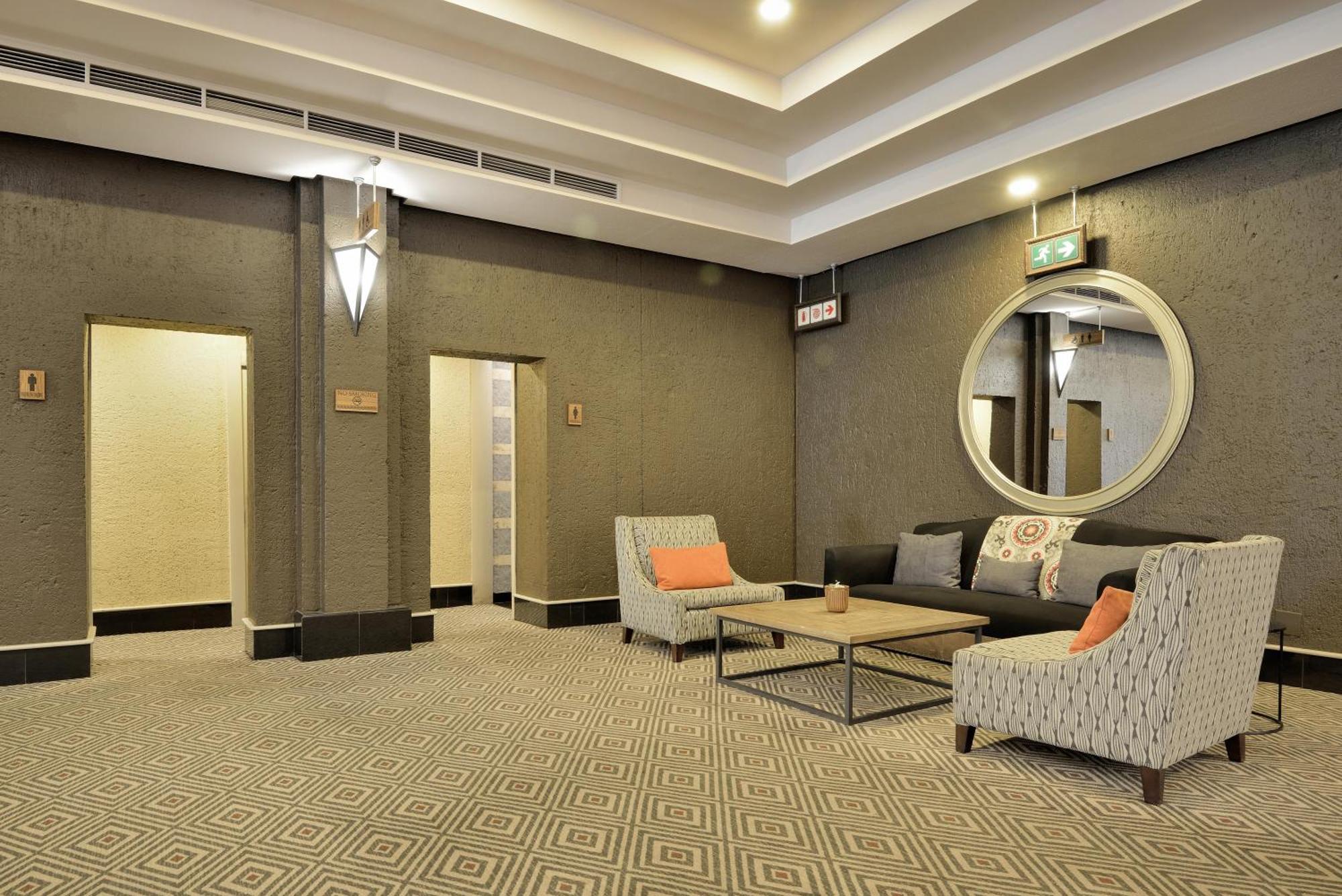 Windhoek Country Club Resort Екстериор снимка