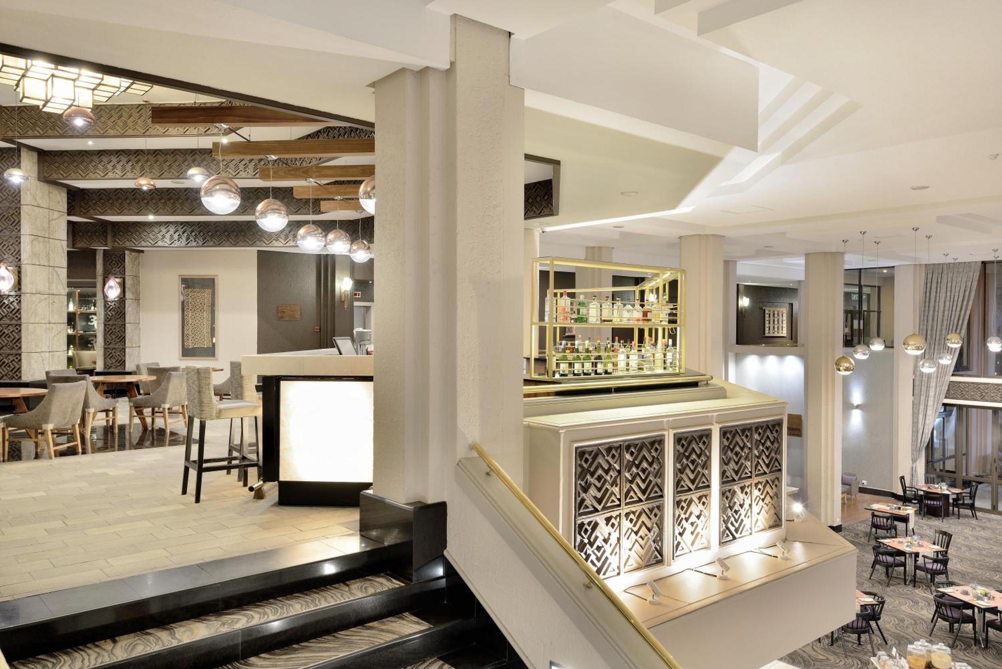 Windhoek Country Club Resort Екстериор снимка