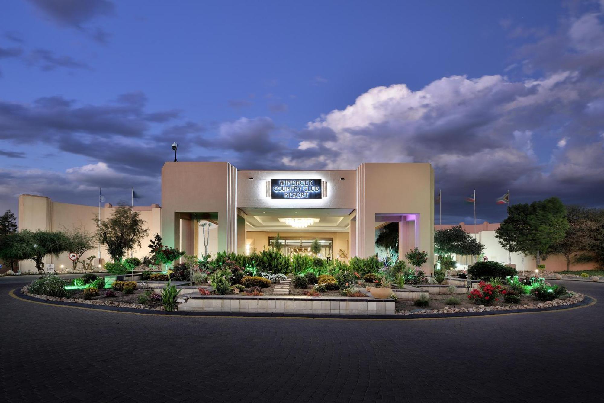Windhoek Country Club Resort Екстериор снимка