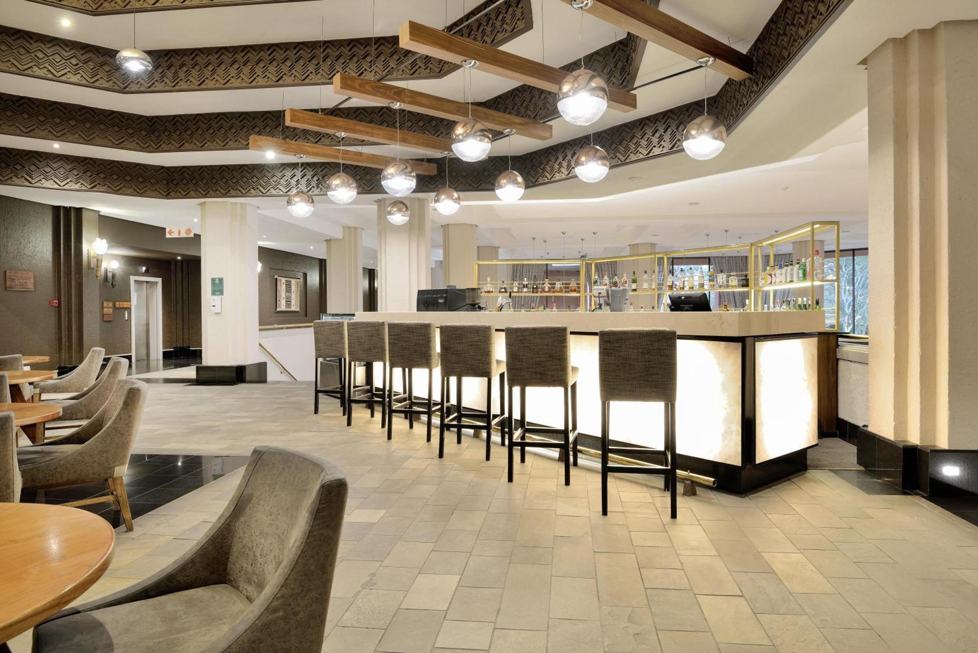 Windhoek Country Club Resort Екстериор снимка