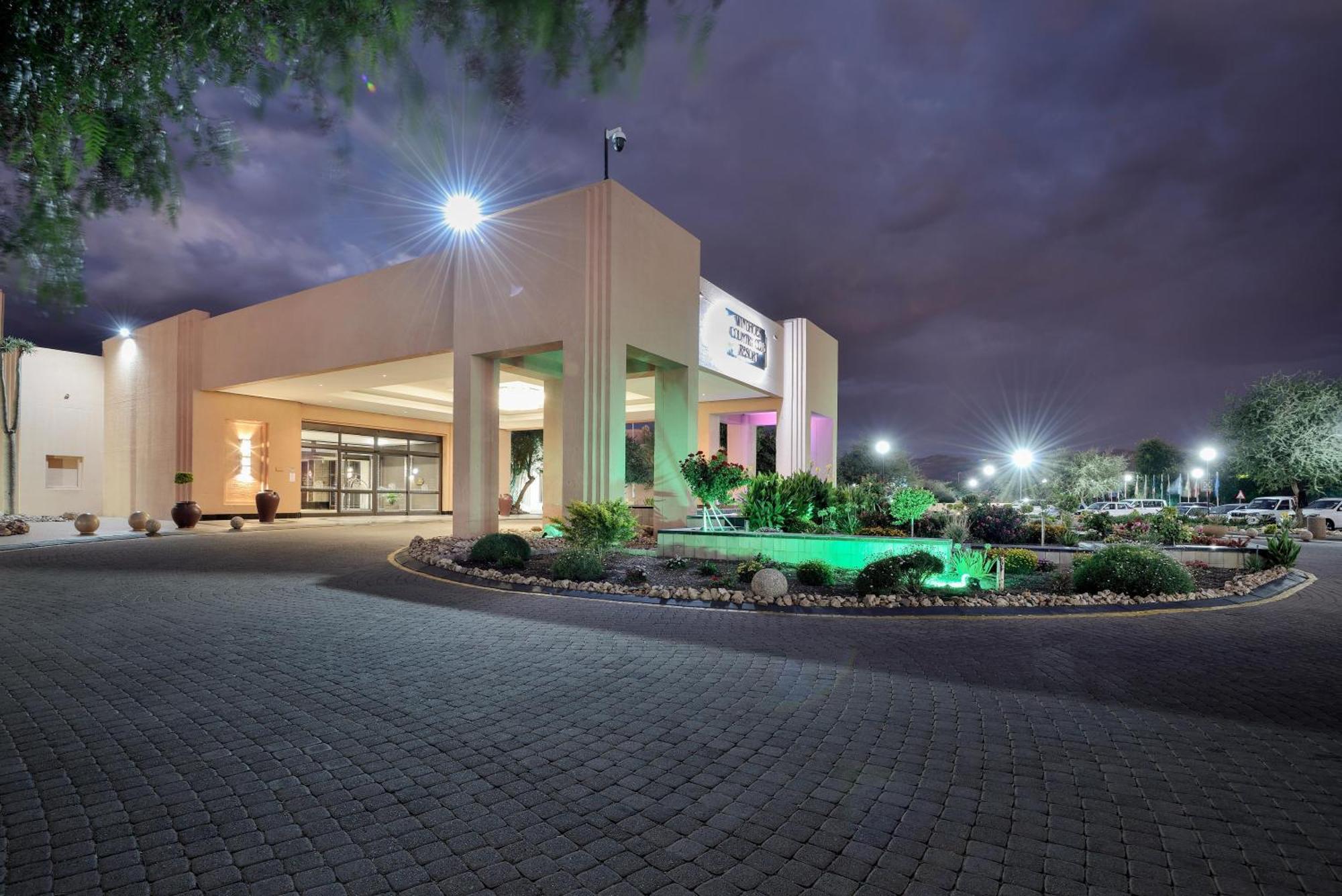 Windhoek Country Club Resort Екстериор снимка