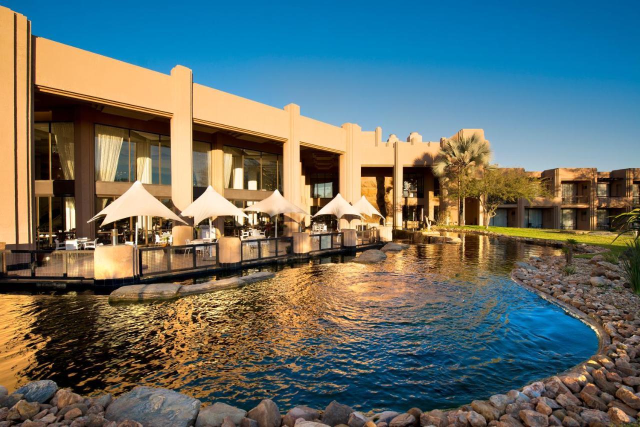 Windhoek Country Club Resort Екстериор снимка