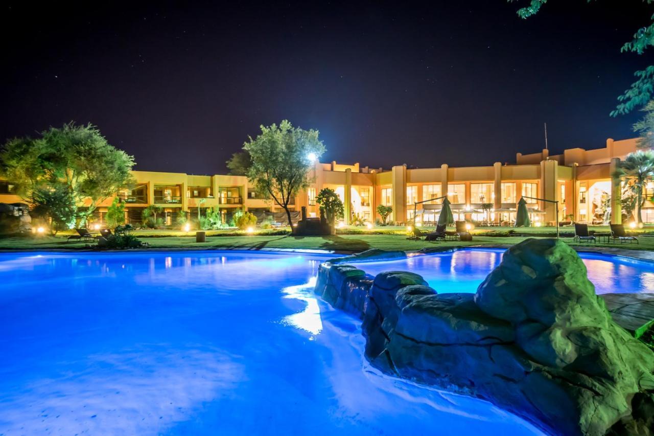 Windhoek Country Club Resort Екстериор снимка